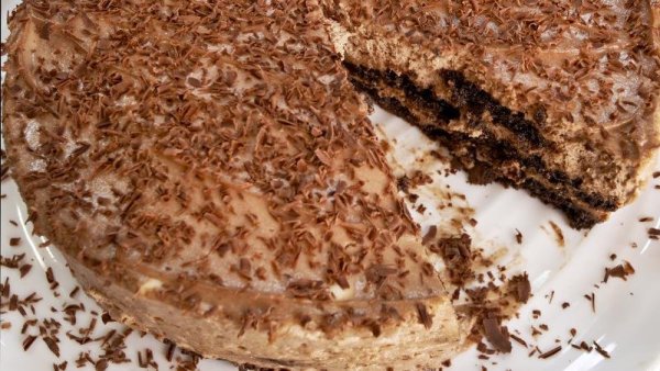 Rachel’s Cookies and Cream Cheesecake