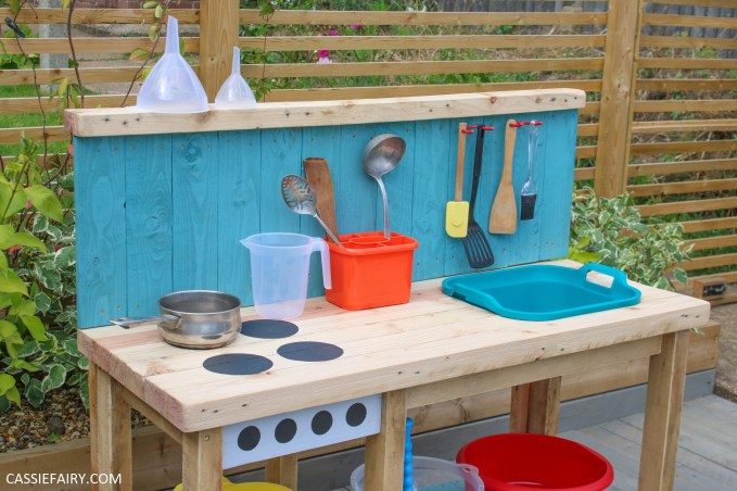 How to DIY a sensory play ‘outdoor kitchen’ from pallet wood