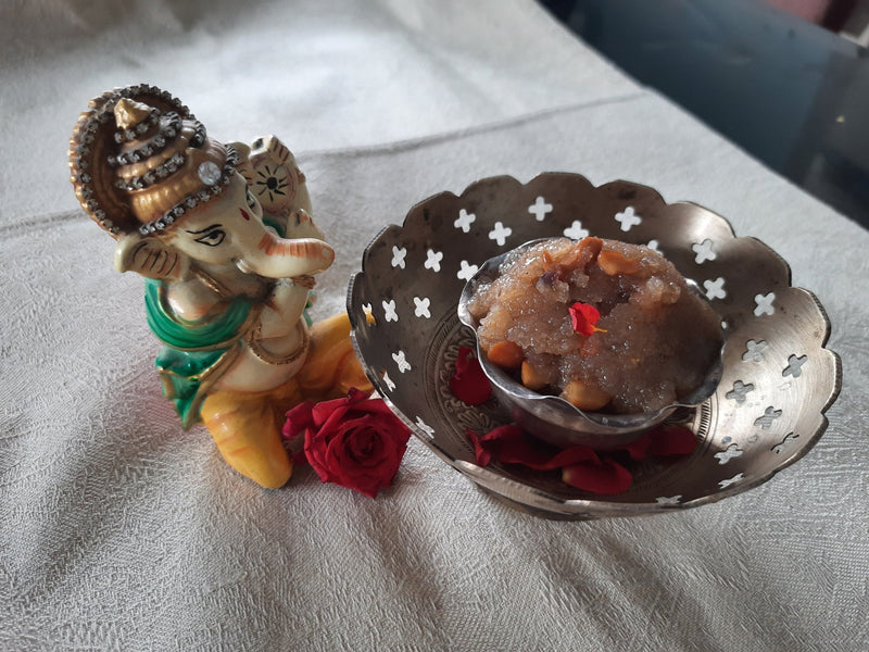 Chikoo / Sapota                Rava  Kesari